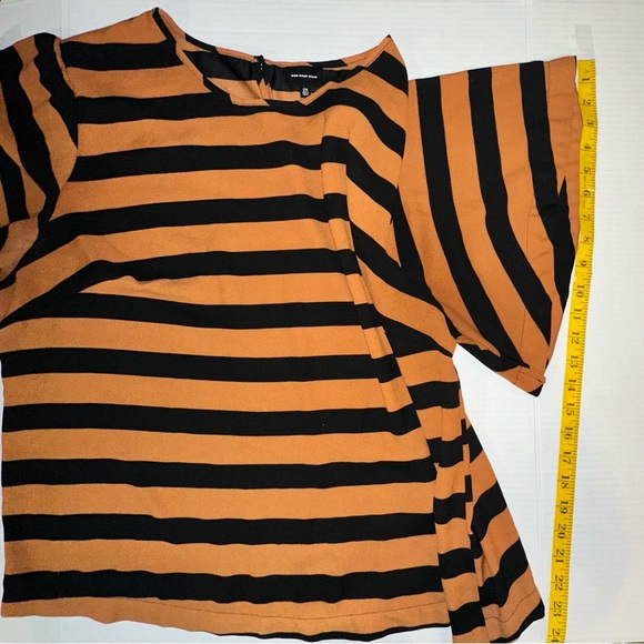 WHO WHAT WEAR Orange Black Striped Silky Tee Blouse Short Bell Sleeves 2XL - Picture 5 of 9